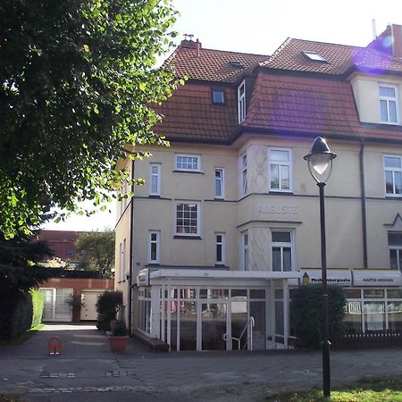 Appartement & Ferienwohnungen Thiess Rostock Exteriör bild